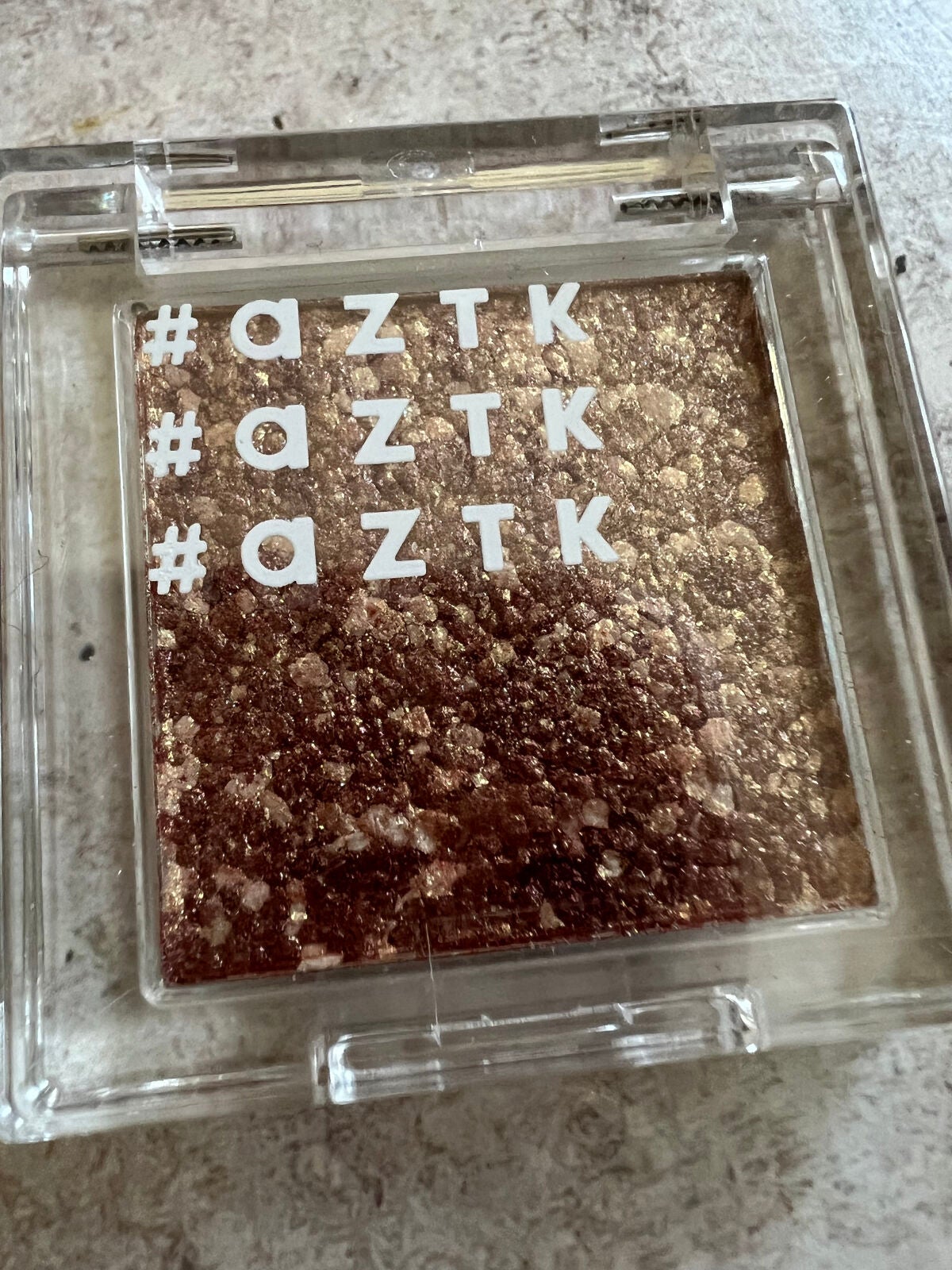 シングルアイシャドウ/aZTK/単色アイシャドウを使ったクチコミ(3枚目)