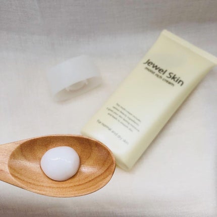 ジュエルスキン 薬用モイストリッチクリームのクチコミ「やや柔らかめのクリームで、香りがベルガモット!
アールグレイティーの香りでもあるベルガモットの.....」(1枚目)