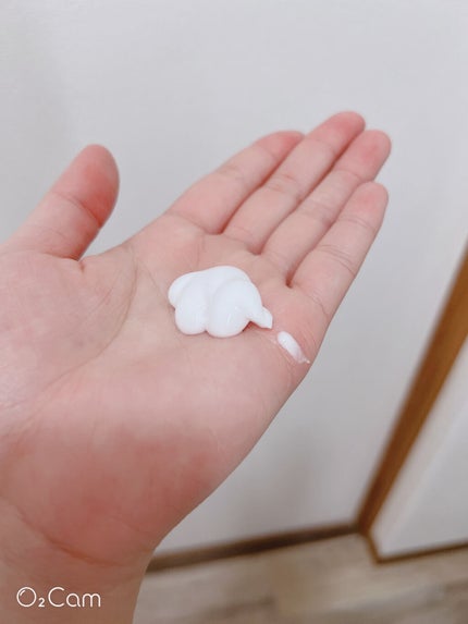 スティーブンノル ニューヨーク カラーシャイニング エッセンスのクチコミ「毛先まで美しい髪色をキープしてくれる!
艶やかでなめらかな、
うるおいに満ちた髪にみちびく
.....」(3枚目)