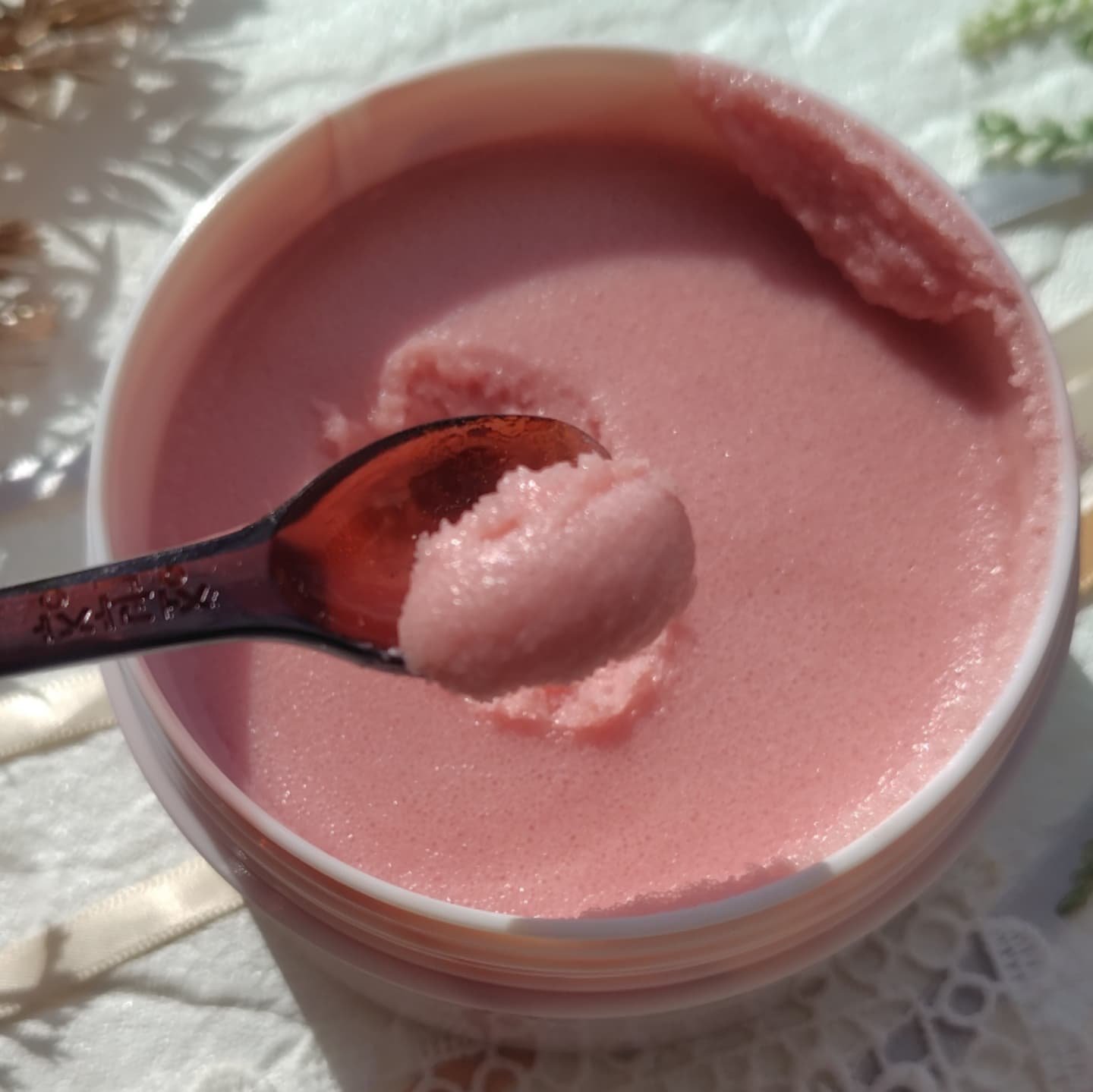 キューミースウィートボムタラソスクラブ　ピオニーブーケの香り/AGARISM/ボディスクラブを使ったクチコミ（2枚目）