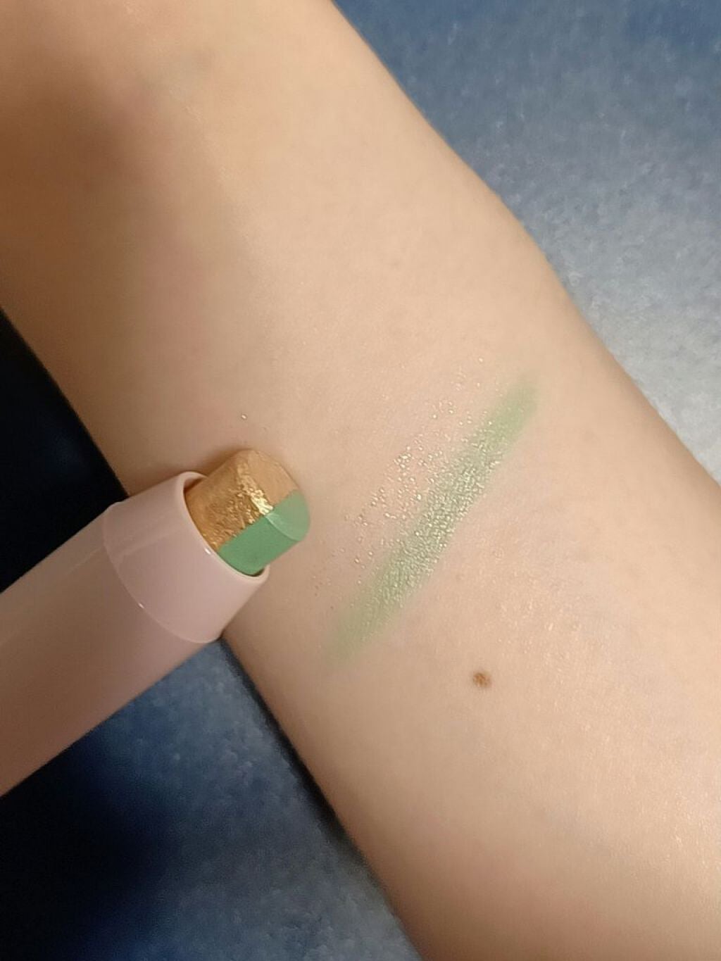 デュアル カラー スティック/DAISY DOLL by MARY QUANT/スティックアイシャドウを使ったクチコミ(2枚目)