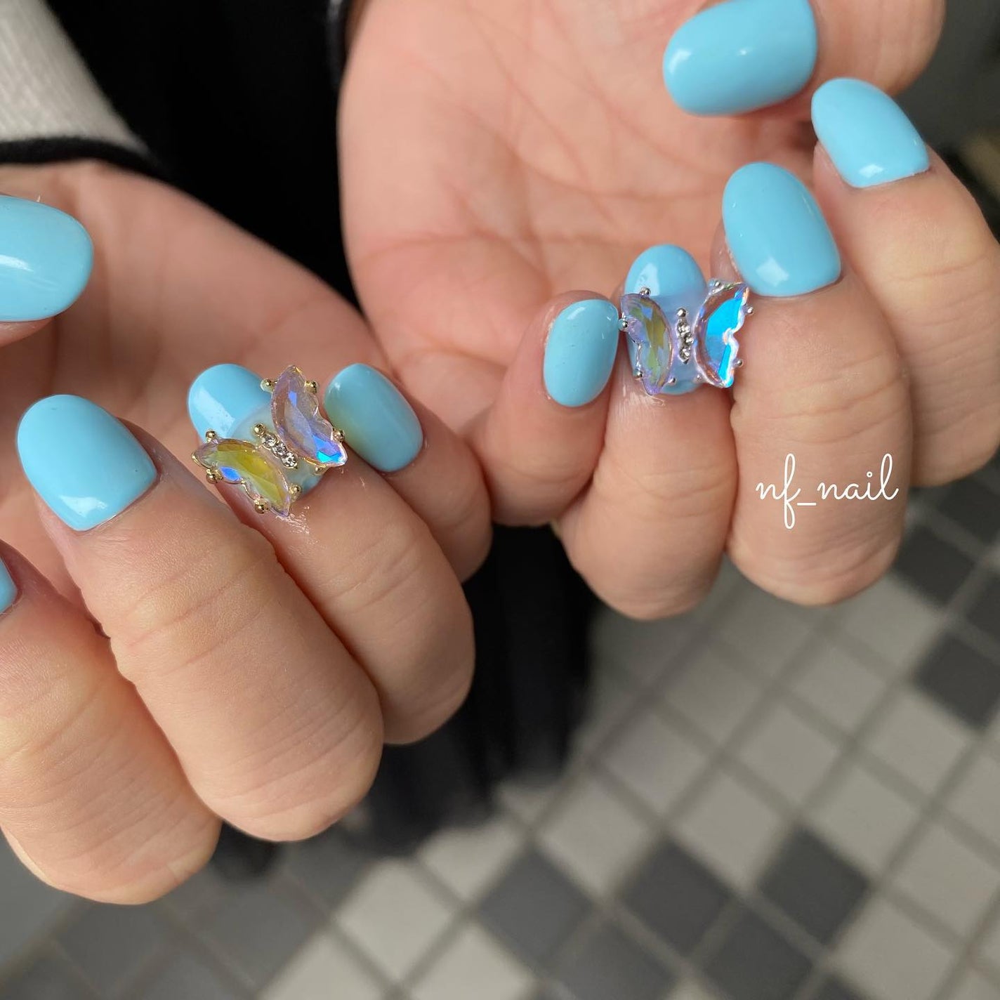 Natsumi◎nailist on LIPS 「simple.オーロラ蝶々🦋.#ネイル#ネイルデザイン#ネ..」(2枚目)