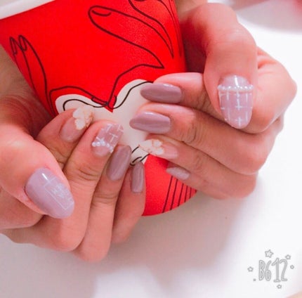 riii-.-noo on LIPS 「💅✨ピンクにパールストーンネイルだと春の行事にも合うデザインn..」(1枚目)