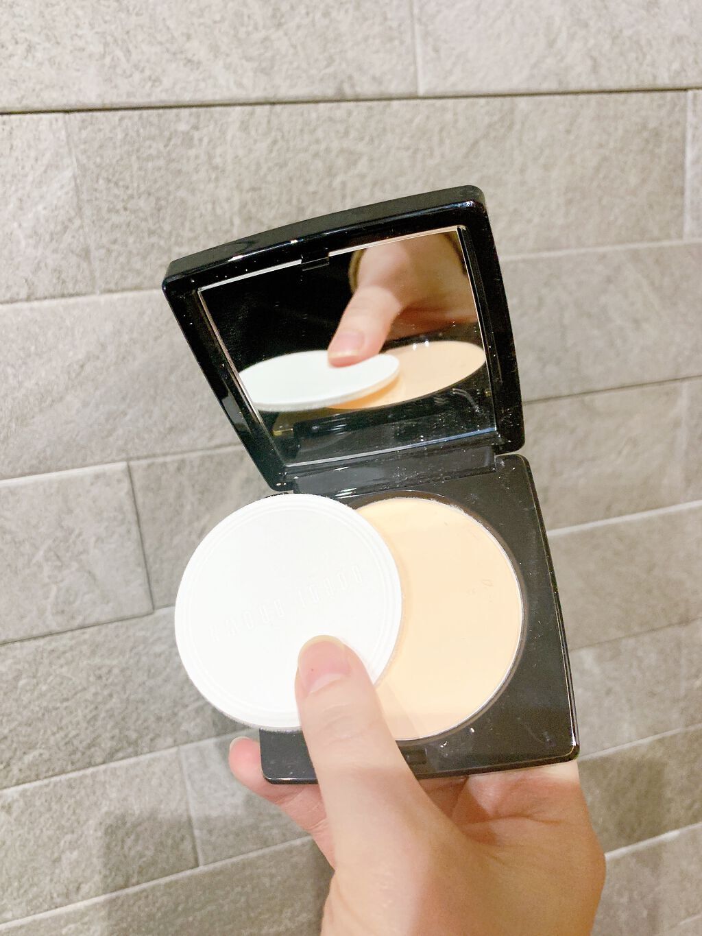 シアーフィニッシュ プレストパウダー/BOBBI BROWN/プレストパウダーを使ったクチコミ(3枚目)