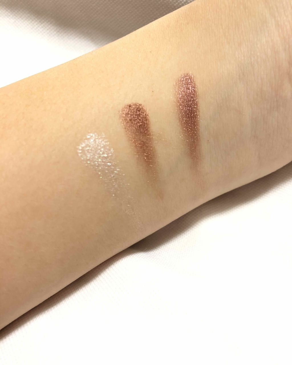 UR GLAM　POWDER EYESHADOW シェルホワイト〈ブルーラメ〉/U R GLAM/単色アイシャドウを使ったクチコミ（2枚目）