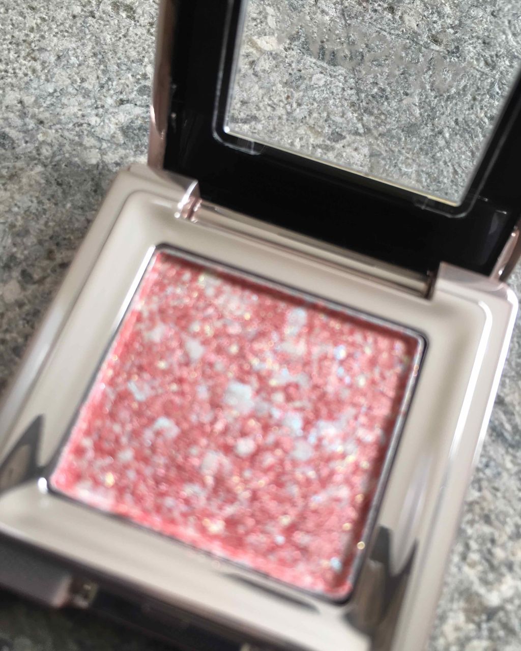 グリッタープリズム シャドウ/MISSHA/グリッターを使ったクチコミ（2枚目）