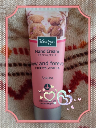 🌸クナイプハンドクリームさくらの香り🌸
買っちゃった💕
くまちゃんも可愛いし、香りも優しい😊

《余談》
マスクがどこに行っても売り切れ😭
花粉症の私たちはこれから辛い季節。
1箱だけ家にあるけど、主人