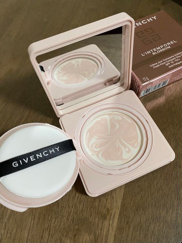 <最終値下げ>GIVENCHY ランタンポレル ブロッサム クリーム コンパクト