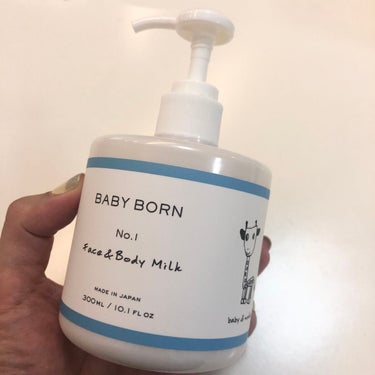 【BABY BORN ベビーボーンフェイス&ボディミルク】

東原亜希さんプロデュースの乳液。
顔にも身体にも使えるタイプで、お風呂上がり等に親子で使える優しい乳液です。

みずみずしいテクスチャーで、
