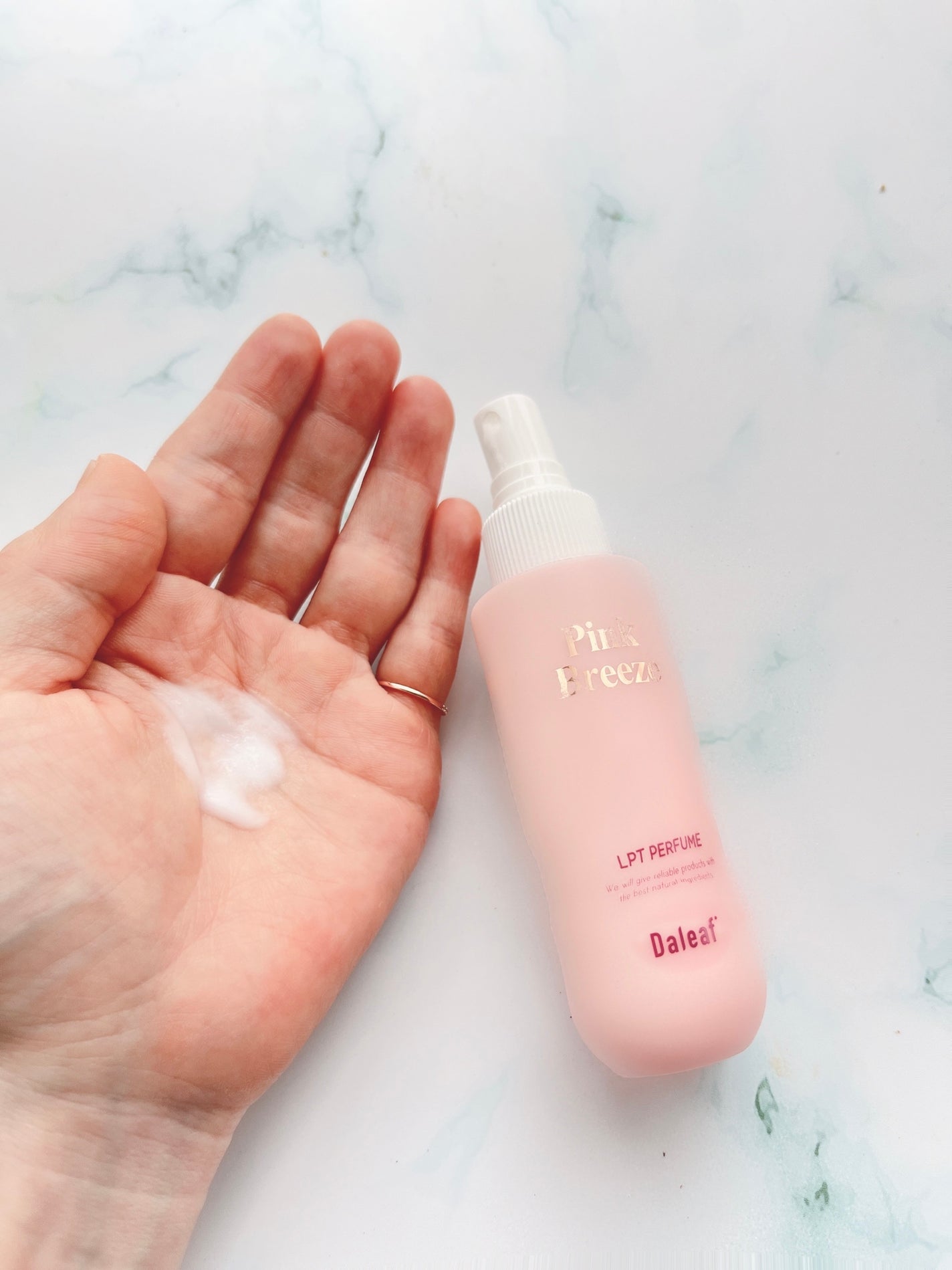 パフュームヘアパックインミスト Pink Breeze/Daleaf/アウトバストリートメントを使ったクチコミ(4枚目)