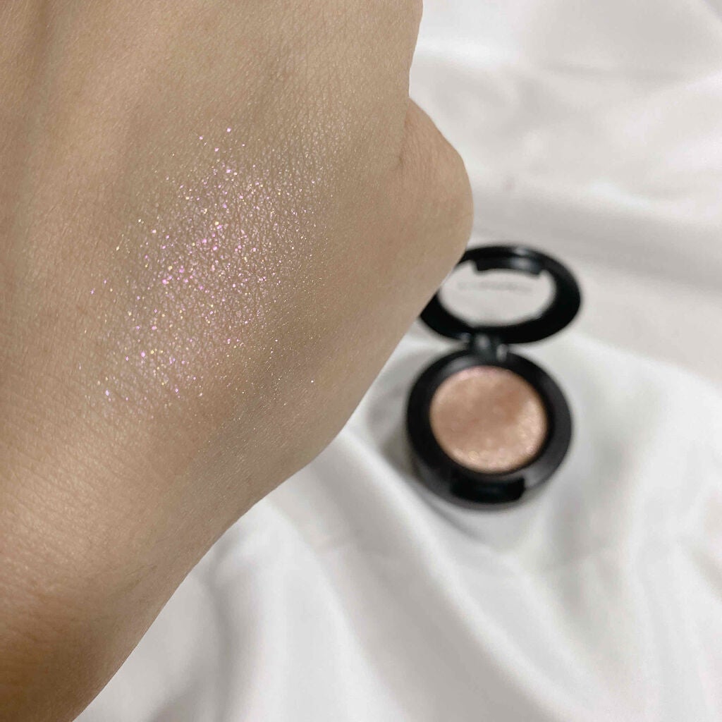 ダズルシャドウ/M・A・C/単色アイシャドウを使ったクチコミ(3枚目)