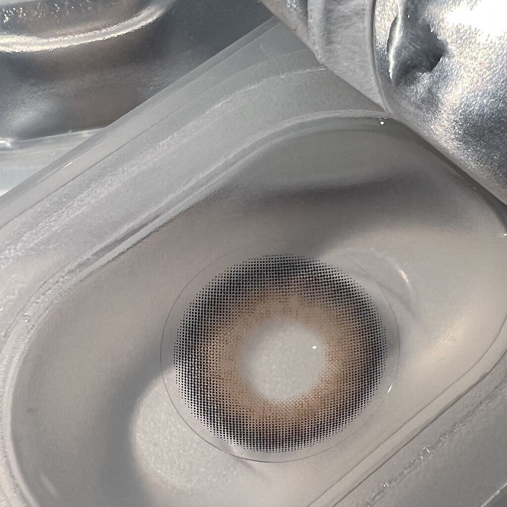 トリッドラブベージュマンスリー (TORRID LOVE BEIGE monthly)/OLOLA/１ヶ月（１MONTH）カラコンを使ったクチコミ（3枚目）