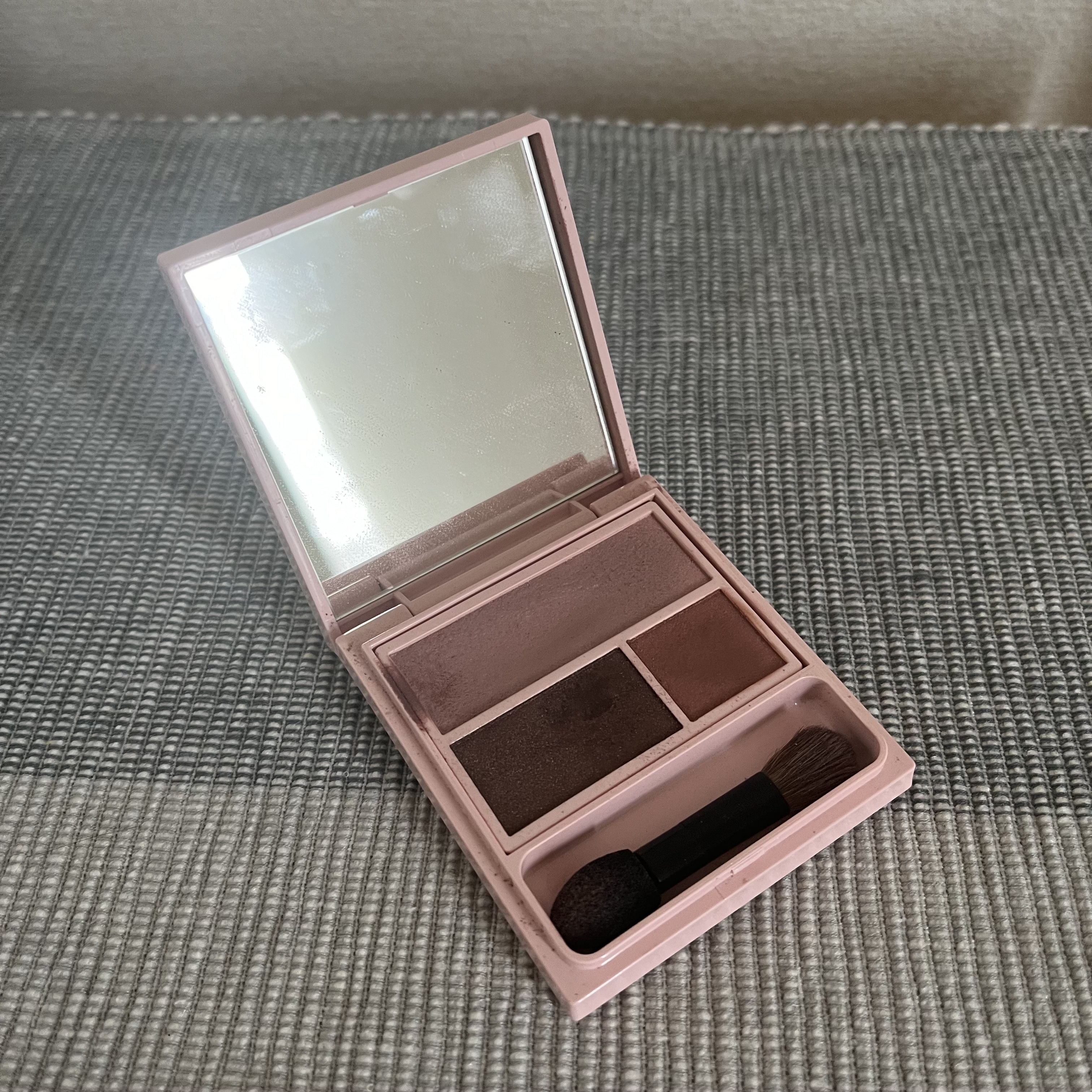フーミー アイシャドウパレット/WHOMEE/アイシャドウパレットを使ったクチコミ（1枚目）