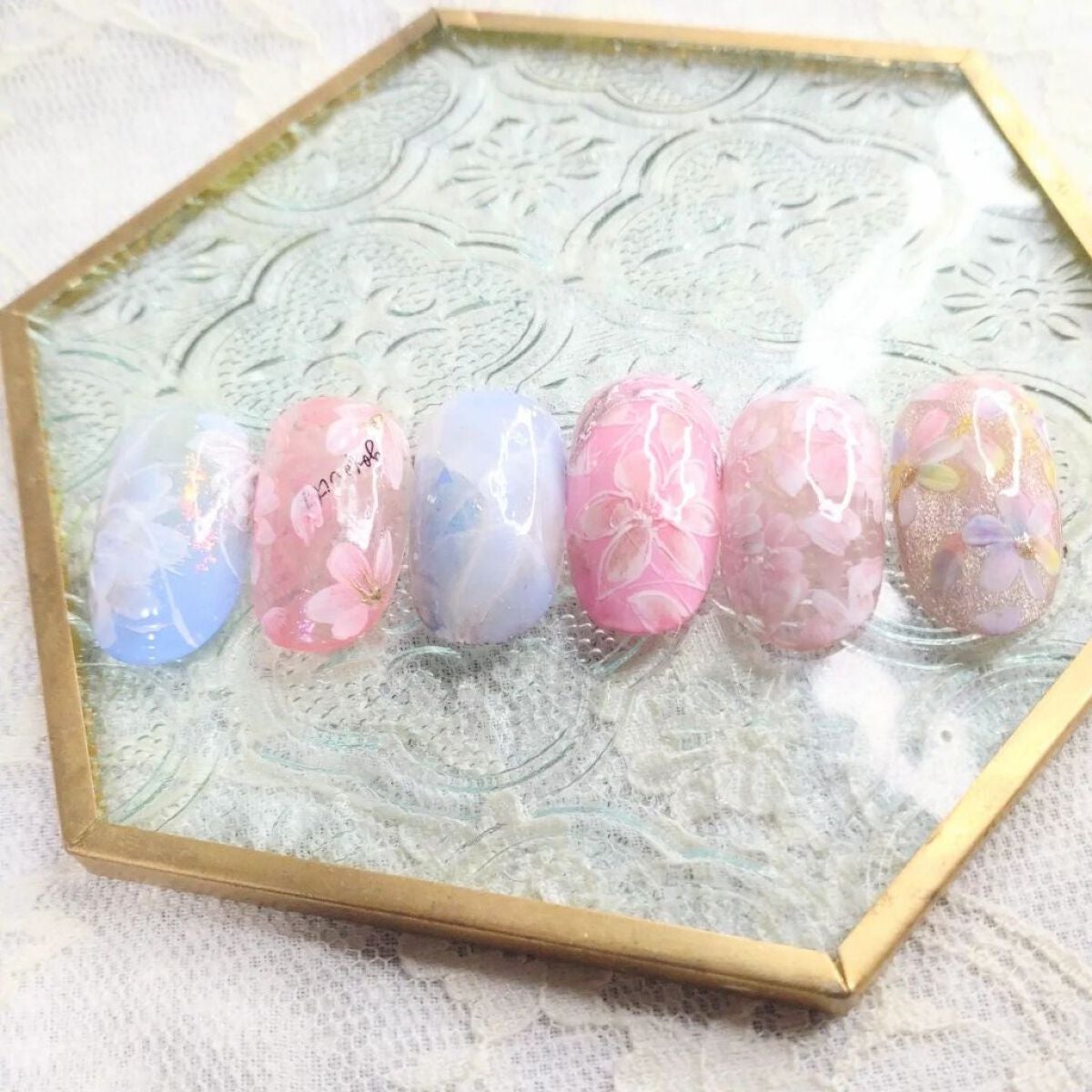 ゆき on LIPS 「お花を手描きでかけるようになりたい!なので、練習中ネイル。あー..」(1枚目)