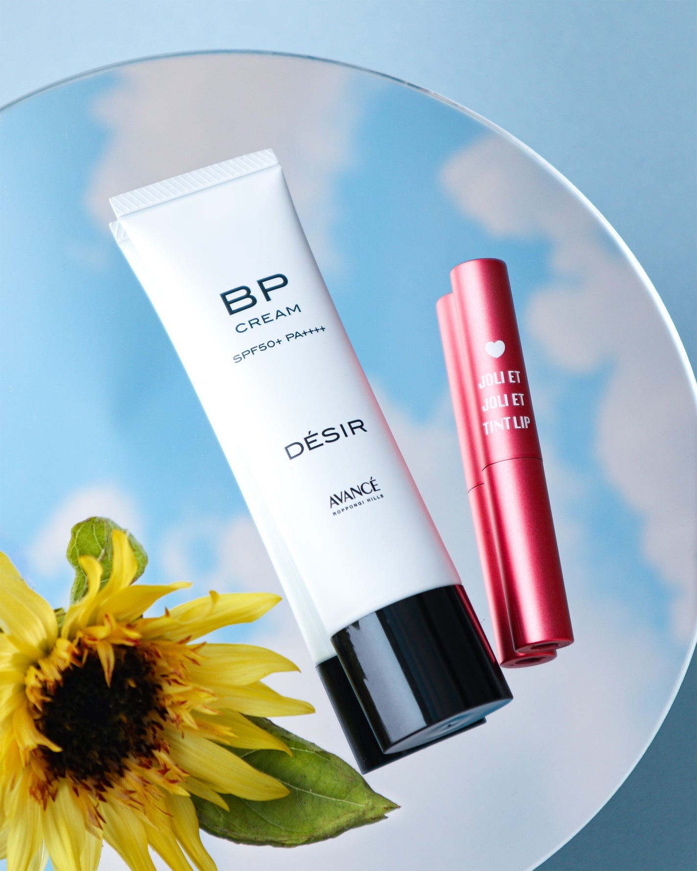 アヴァンセ【公式】 on LIPS 「紫外線対策も完璧!簡単UVすっぴん風メイク✨ちょっとそこまでの..」(1枚目)