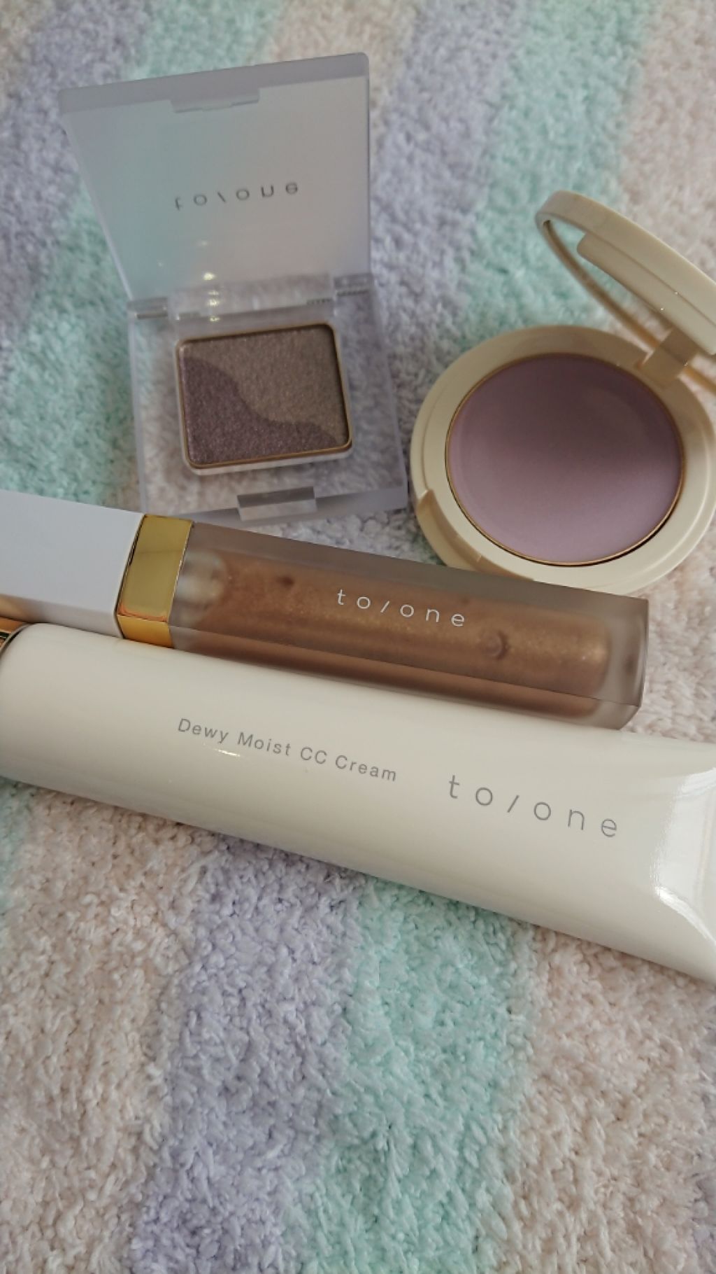to/one トーン デューイ モイスト CCクリームのクチコミ「トーンの一周年を記念したセットを２つ購入
アイシャドウ＋グロス
CCクリーム＋ルミナイザー  .....」（1枚目）