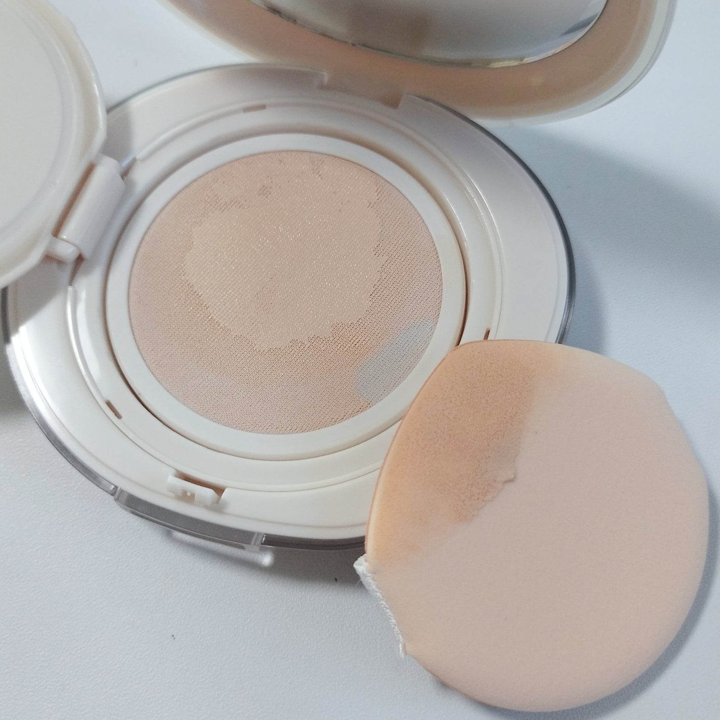 ブリージンググロークッション/Healus/クッションファンデーションを使ったクチコミ(3枚目)