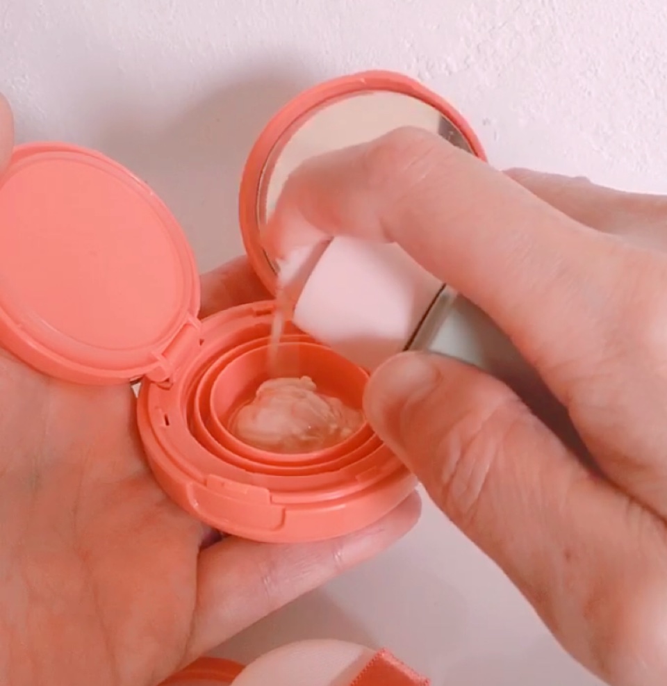 ジヴェルニー 密着カバーファンデーション 22NW ナチュラルベージュ/GIVERNY/リキッドファンデーションを使ったクチコミ（3枚目）