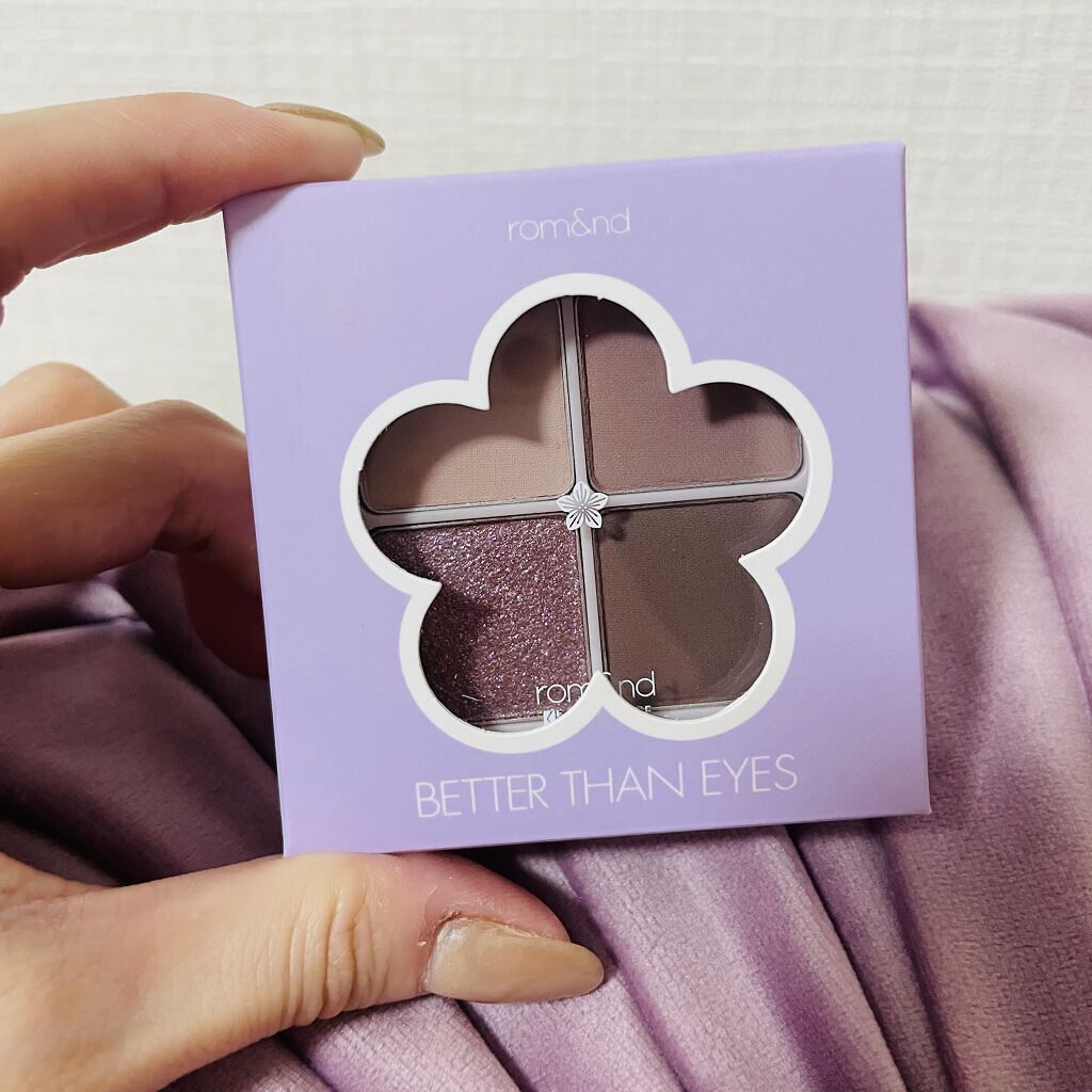 【使用アイテム】
rom&nd
ベターザンアイズN02 ドライバイオレット
おそらく、ブルベさんに似合うカラーかな🤔✨
イエベさんが使うのであれば、
④のラメを他の色に
変えてみるのも良いかもしれない🤔✨

仕事の時ようにアイシャドウ購