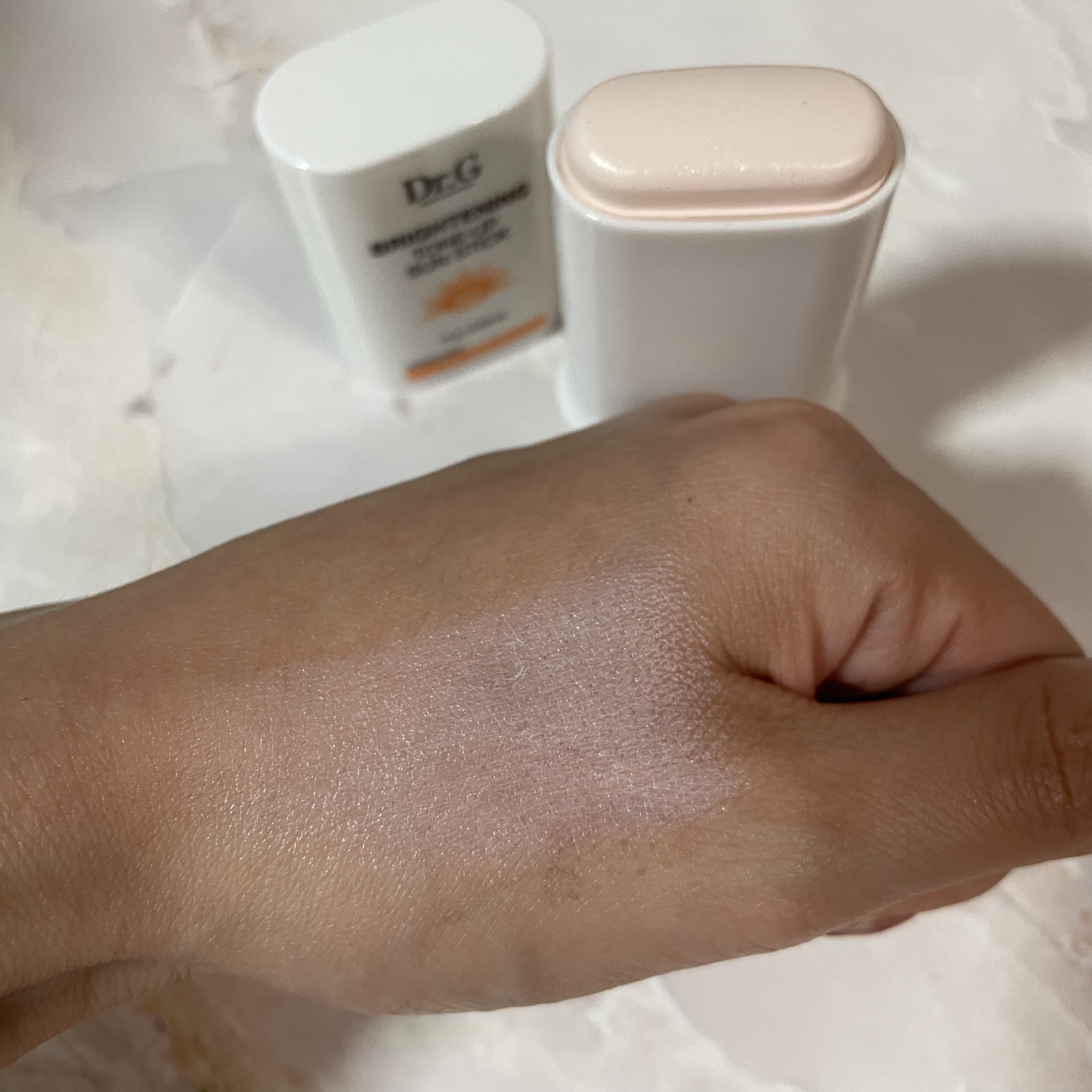 ブライトニングアップサンスティック SPF50+ PA++++/Dr.G/日焼け止めスティックを使ったクチコミ（3枚目）