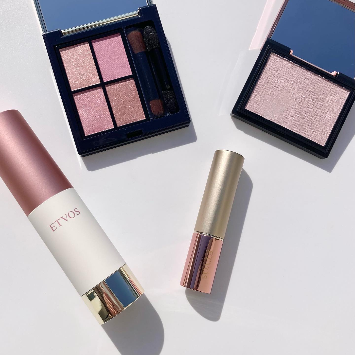 ホリデーコフレ2023〈カームピンク〉/エトヴォス/メイクアップキットを使ったクチコミ（2枚目）