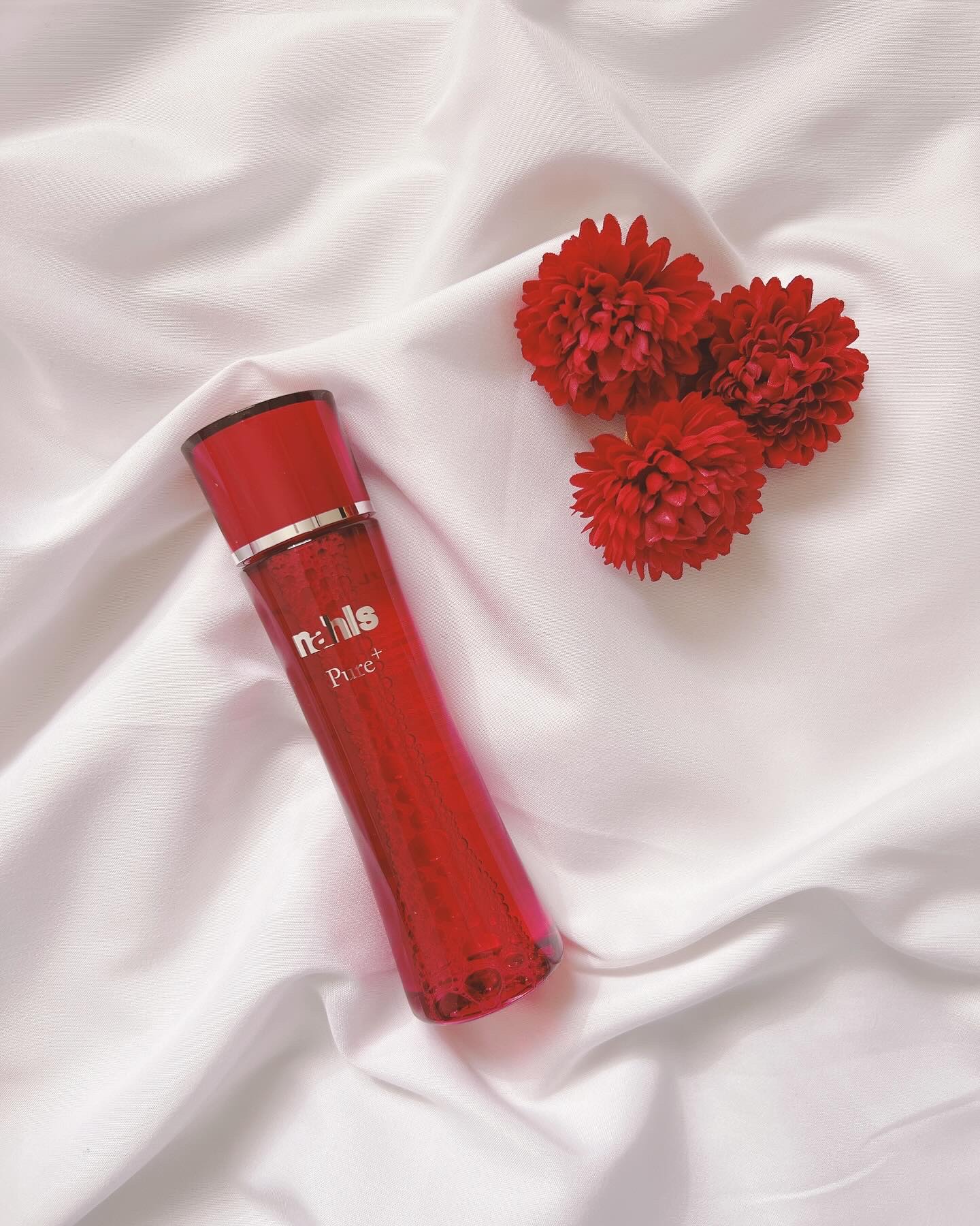 サラッとしたテクスチャーなんだけど
お肌にスーッと馴染んでくれるよ。
サラッとしてるのに付けてからしばらくすると
しっとりする感じです。


使い続けるほど、うるおい感、ハリ感を体感しやすくなること間違いないです！

