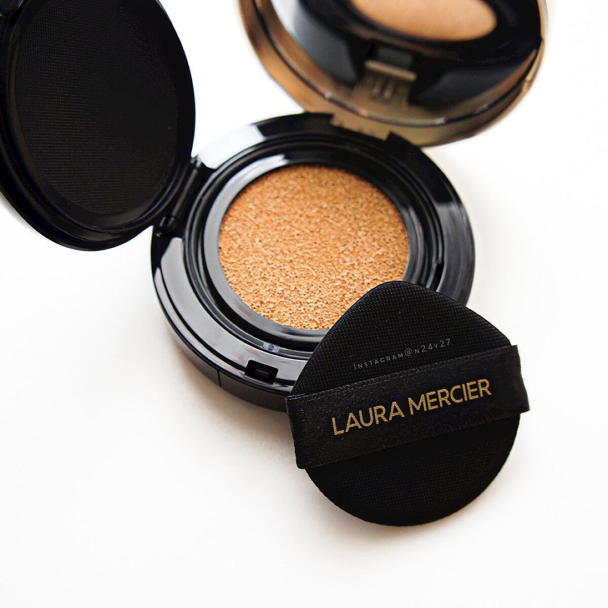 フローレス ルミエール ラディアンス パーフェクティング クッション/ローラ メルシエ/クッションファンデーションを使ったクチコミ(3枚目)