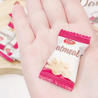 RICHY Oatmeal Mini-Biteのクチコミ「オートミールミニバイト

食べてみました〜😍💗

オートミールミニバイト、めちゃくちゃ美味しい.....」（3枚目）