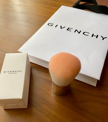 RI.cos on LIPS 「〈GIVENCHY〉·KABUKI以前GIVENCHYで購入時..」(4枚目)