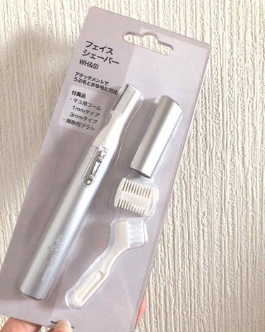 
￥498 (税込) でGet出来ちゃうフェイスシェーバー♡♡

このお値段で
・眉用コーム (1mm/3mm)
・掃除用ブラシ
まで付いてくるとは驚き💓

電源を若干 音 が気になるものの
すぐに慣れ