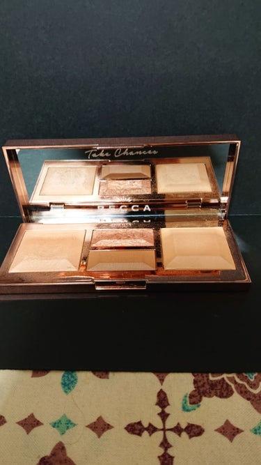 BECCA Be a Light  MEDIUM TO DEEP FACE PALETTEのクチコミ「ご紹介するのは　BECCA Be a Light 
MEDIUM TO DEEP FACE P.....」（2枚目）