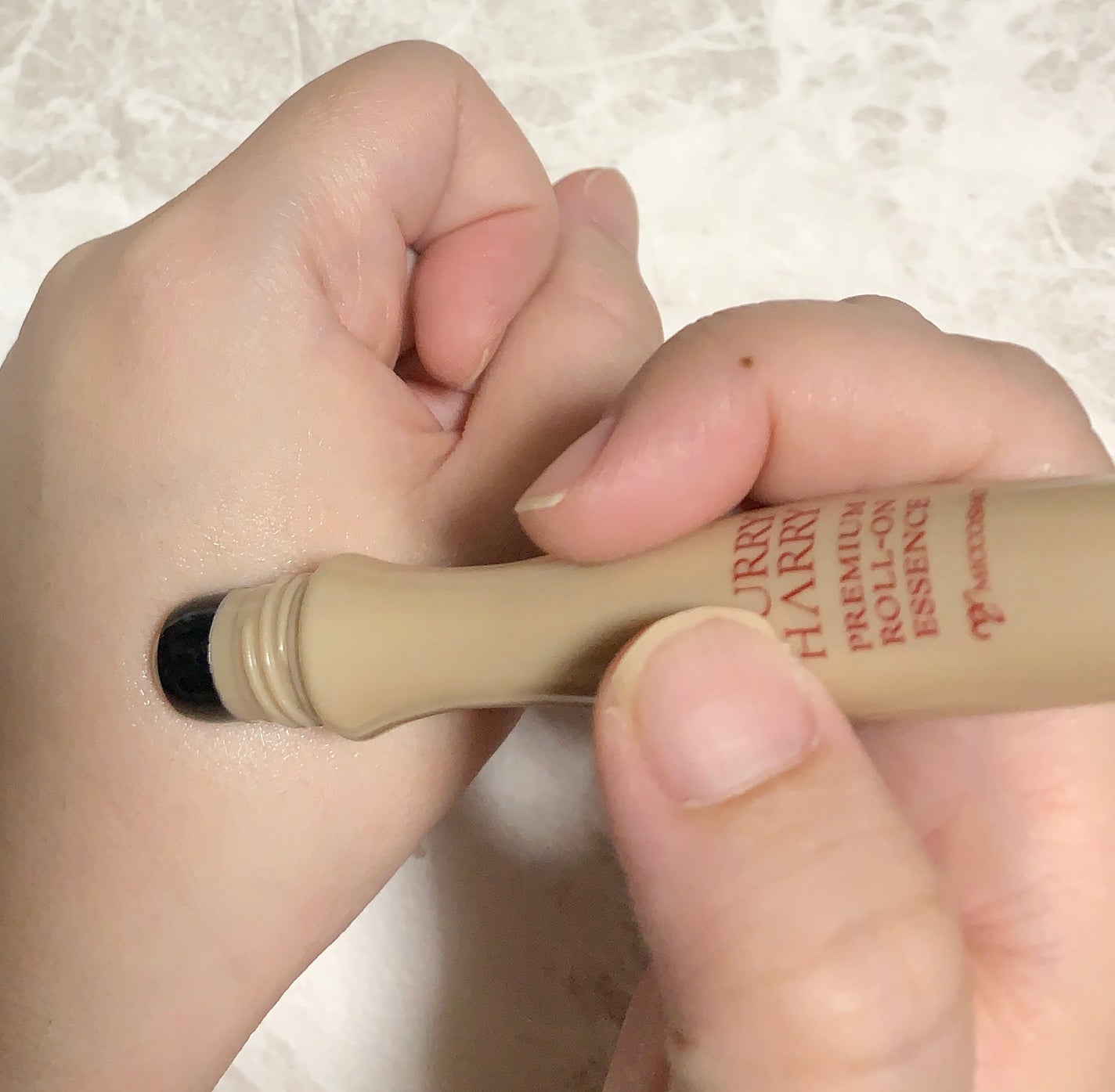 大人のロールオンエッセンス/ハリーハリー/アイケア・アイクリームを使ったクチコミ(2枚目)