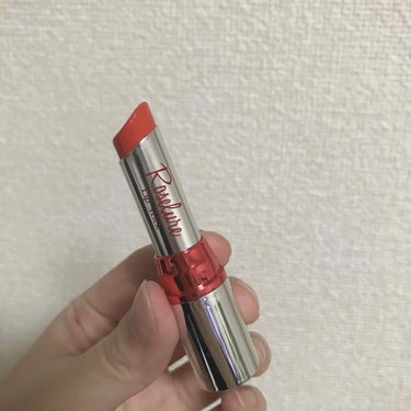 A'PIEUのOR01番です💄💗💗
わかりにくいですが、下の色です。

ツヤッツヤで、グロスいらず。
香りもすごく良い香りで
ローズティーの様な落ち着く香りです。

1本だけじゃ足らないので
グラデする