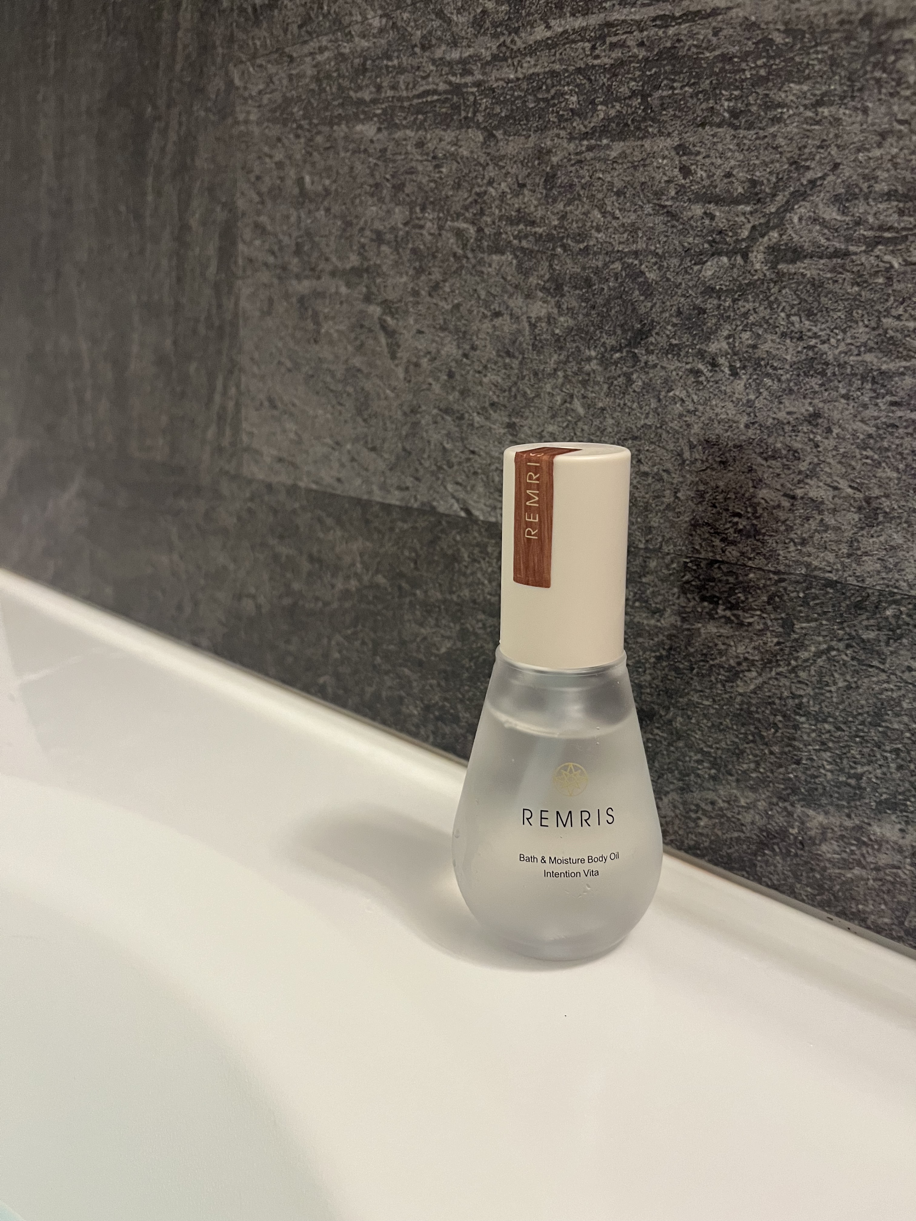 バス＆モイスチャーボディオイル Intention Vita（インテンションヴィータ）/REMRIS/ボディオイルを使ったクチコミ（1枚目）