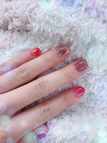 プリジェル グロッシートップのクチコミ「DAISOのネイルシール💅

可愛いネイルシール見つけました😍
100円だから3枚も買ってしま.....」（3枚目）