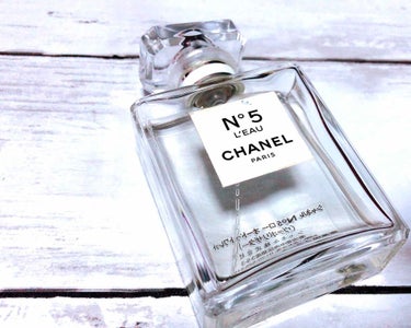 CHANEL No.5ロー✨
私の大好きな香水です😘
甘過ぎずまろやかな香りがとってもお気に入りでもうあまり無いのですが大切に使っています。
普段はCHANELのCHANCEと交互に使用していますが、特