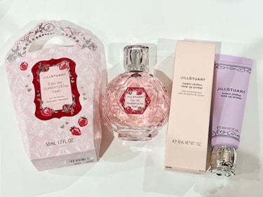 JILLの購入品！

いちごの香水は甘すぎないスッキリした香りで気に入った🍓✨

プライマー下地の方は保湿感物足りない。
ほのかにトーンアップするし重めだからしっかりぬれてる感じは良かった。毛穴もぼかし