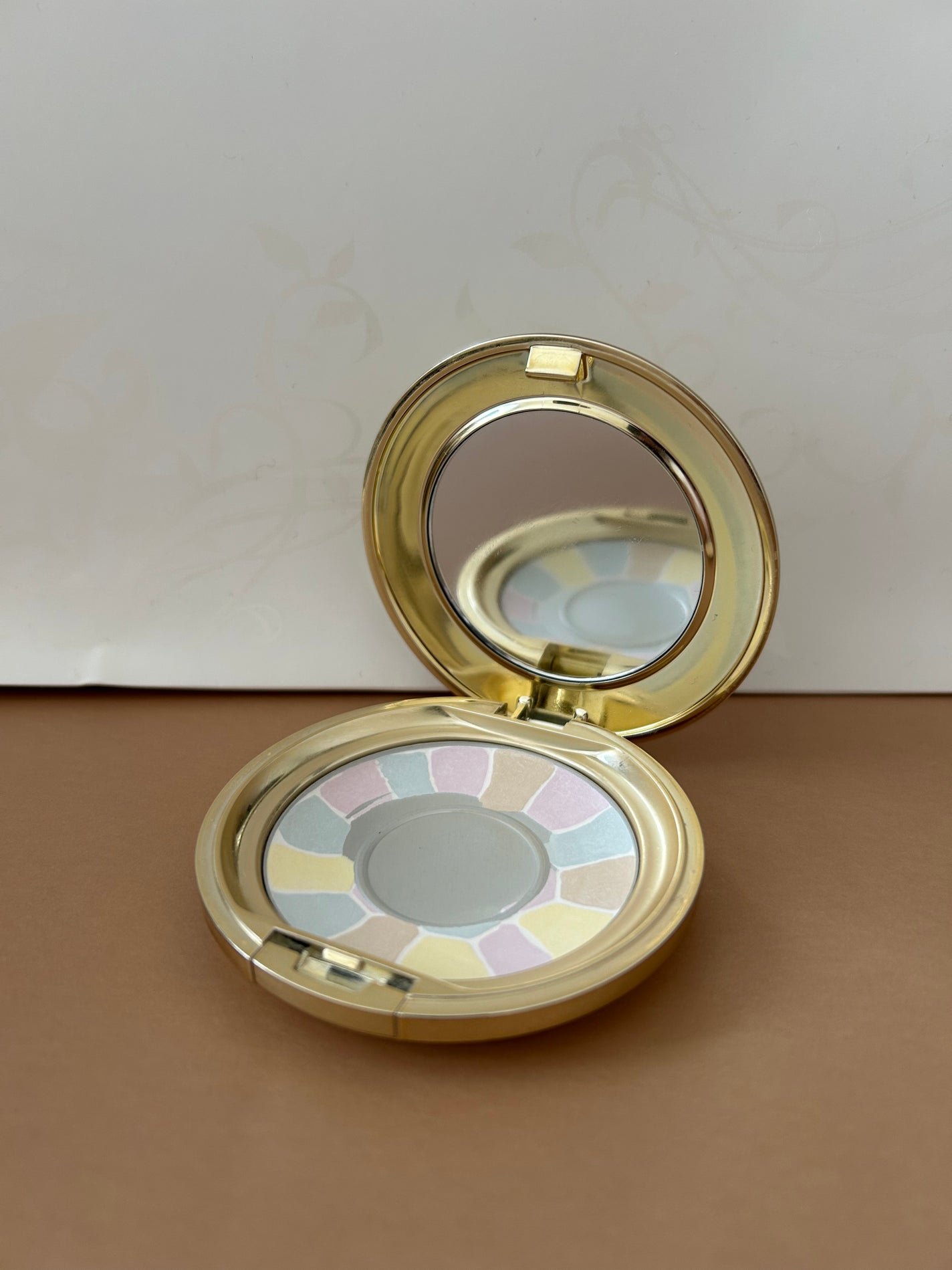 ちこんちゅ on LIPS 「エレガンスラプードルオートニュアンス Ⅳフェイスパウダーと言っ..」(1枚目)