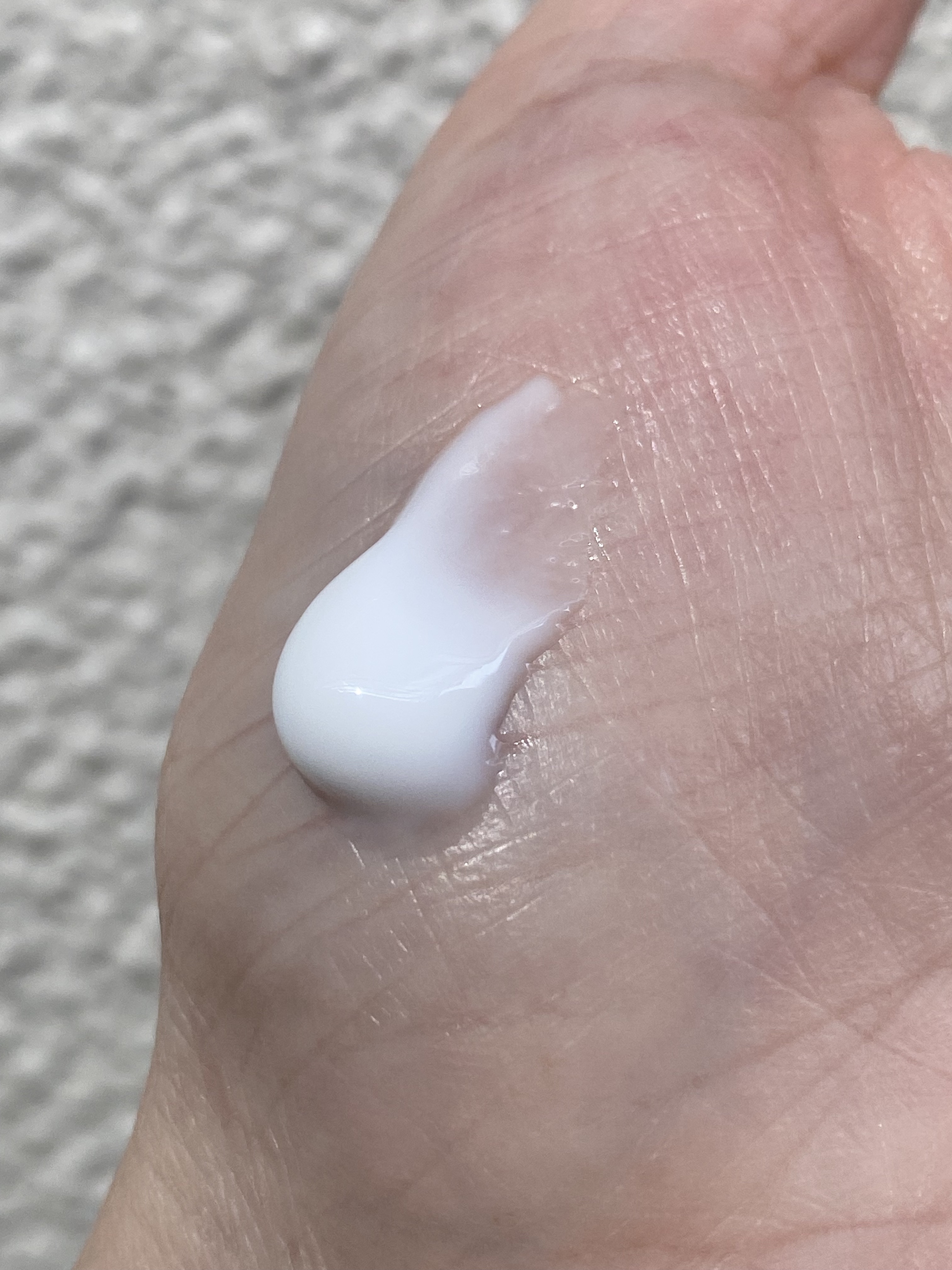 パフュームヘアエッセンス 01サンセットフリージア/JUL7ME/ヘアトリートメントを使ったクチコミ（2枚目）