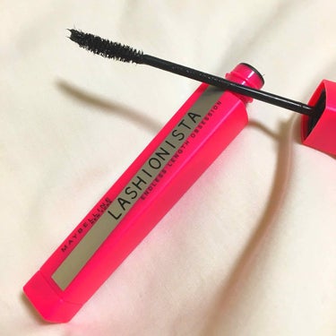 MAYBELLINE ラッシュニスタ n 
*
初めてメイベリンのコスメを購入！
私はもともとまつげが長めで量も多いのでカールキープ力のあるマスカラが欲しくて💦
でもクレンジングなんてめんどくさい、お湯