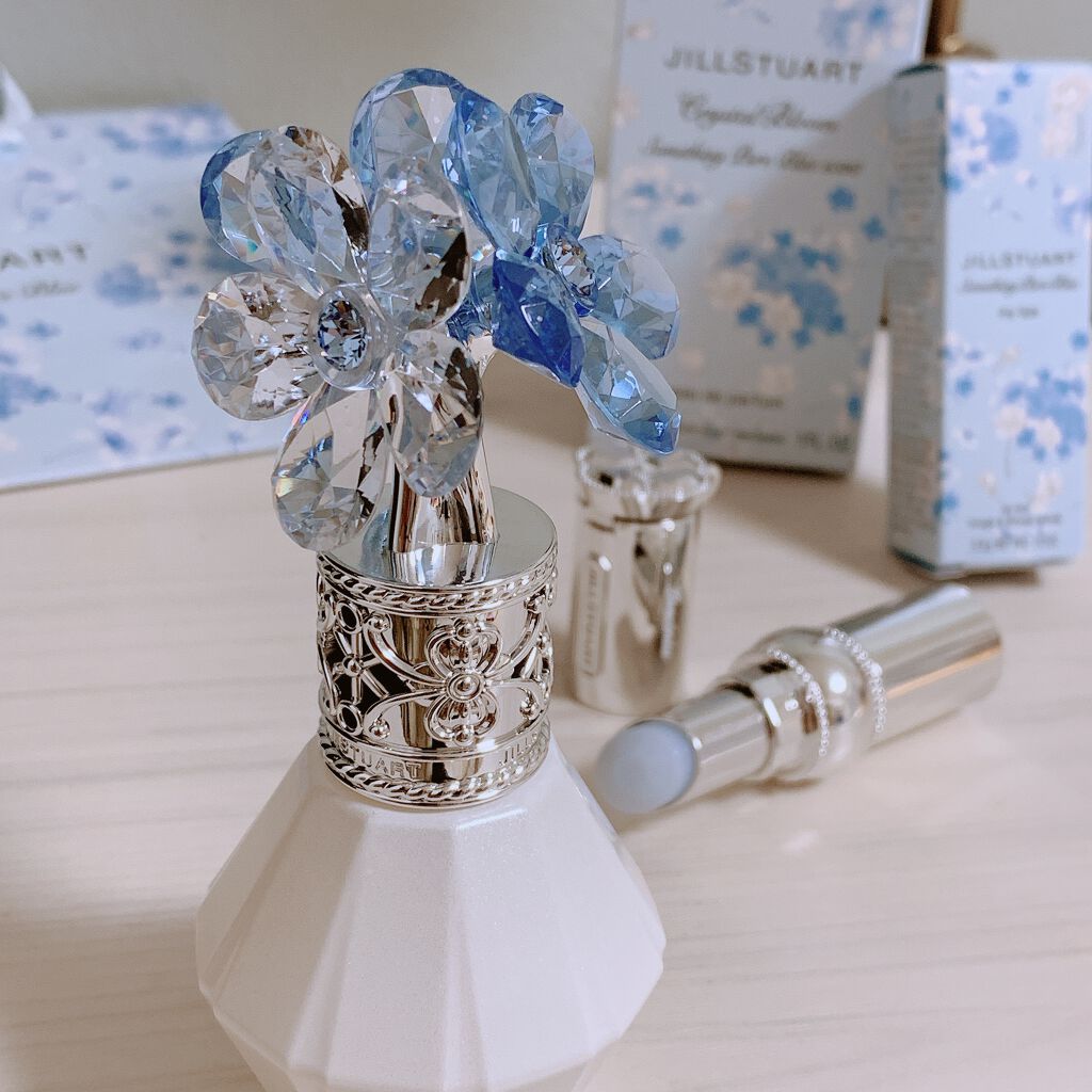 JILLSTUART サムシングピュアブルー
きらきらな見た目で心躍るオードパルファン
見た目に反して甘すぎず、使いやすい清潔感のある香りが魅力です💠

────────────

【使った商品】JILL STUARTクリスタルブルーム 