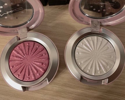 エクストラ ディメンション フォイル アイシャドウ M·A·C フロステッド ファイヤーワーク/M・A・C/単色アイシャドウを使ったクチコミ(2枚目)