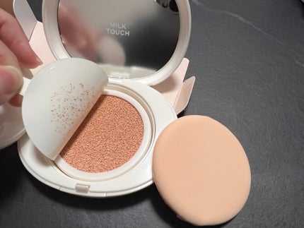 オールデイスキンフィットパールグロウクッション 01 Rosy Ivory(ロージー アイボリー)/Milk Touch/クッションファンデーションの画像