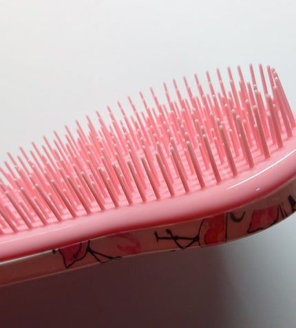 アヌシ デザイン女髪ブラシSのクチコミ「持ち手は小さいですが、持ちにくさは感じませんでした。
ブラシの毛(?)も柔らか目で、髪に引っ掛.....」(2枚目)