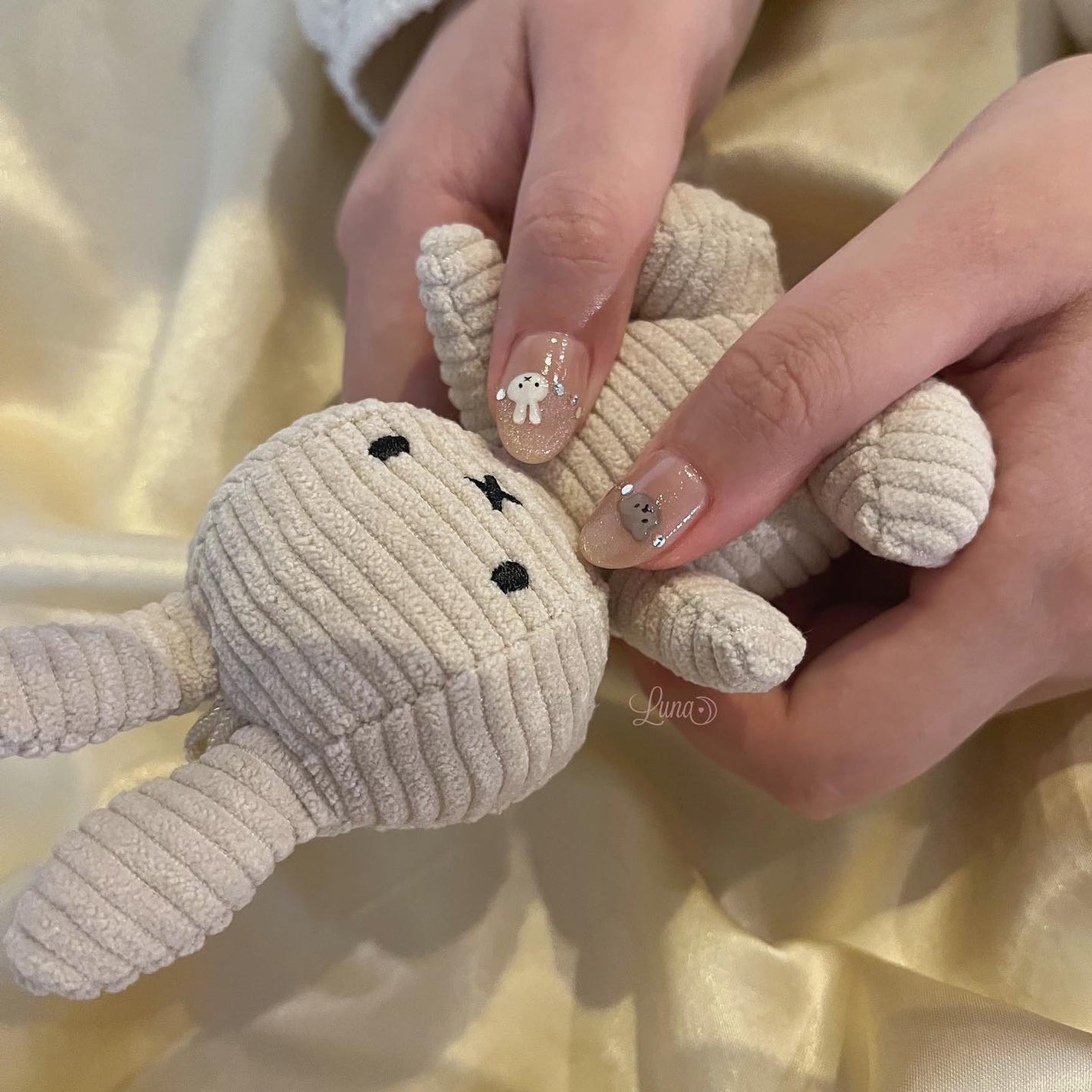 Iuna. Mizuki on LIPS 「.お持ち込みデザインとやりたいの詰め込み🐰#nail#nail..」(2枚目)