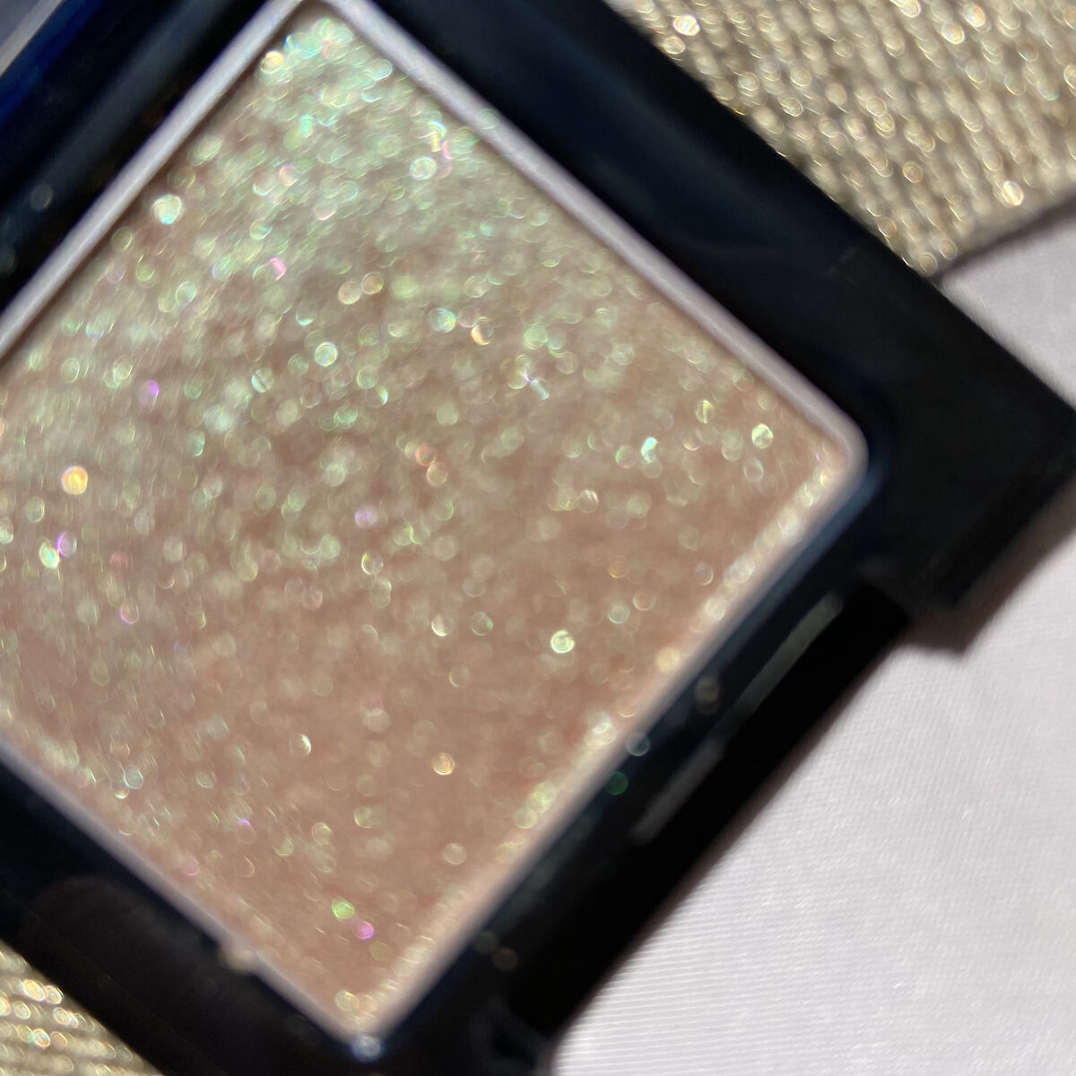 ラズル アイカラー/エレガンス ラズル /単色アイシャドウを使ったクチコミ（3枚目）