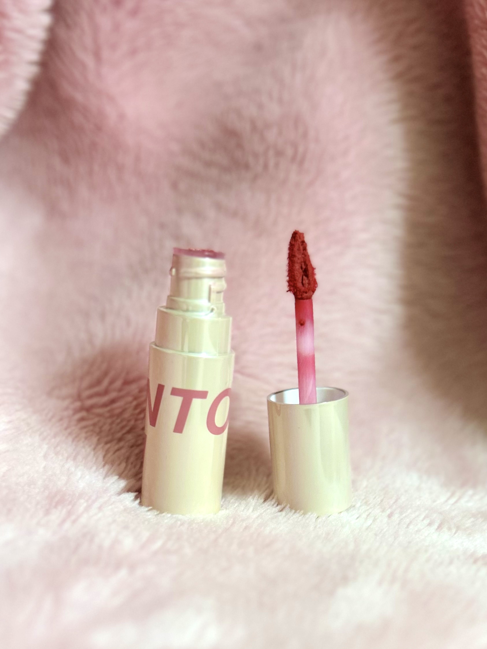 カスタマイズエアリーリップマッド N1 ローズツイード/INTO U/口紅を使ったクチコミ（1枚目）