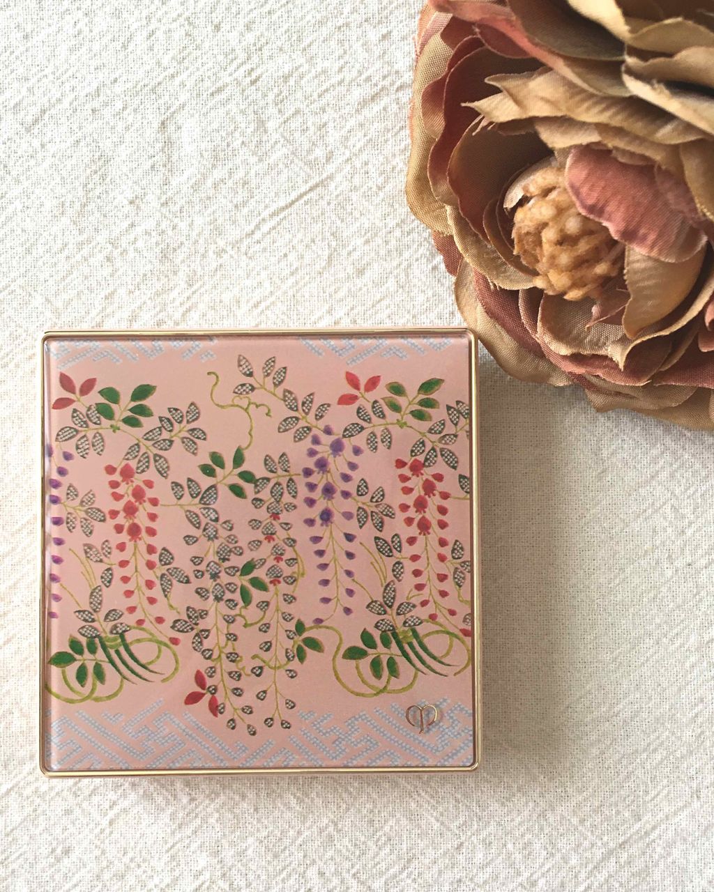 プードルコンパクトエサンシエル/クレ・ド・ポー ボーテ/プレストパウダーを使ったクチコミ(4枚目)