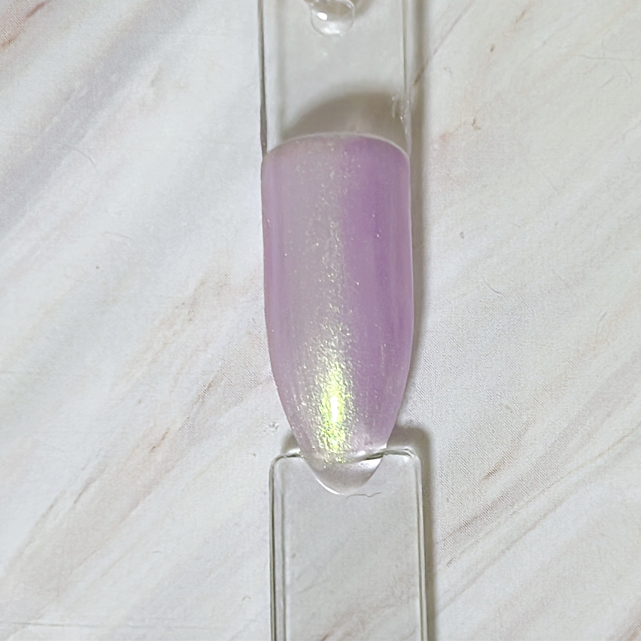 ネイル エナメル 301 パープル系パール/ちふれ/マニキュアを使ったクチコミ（2枚目）