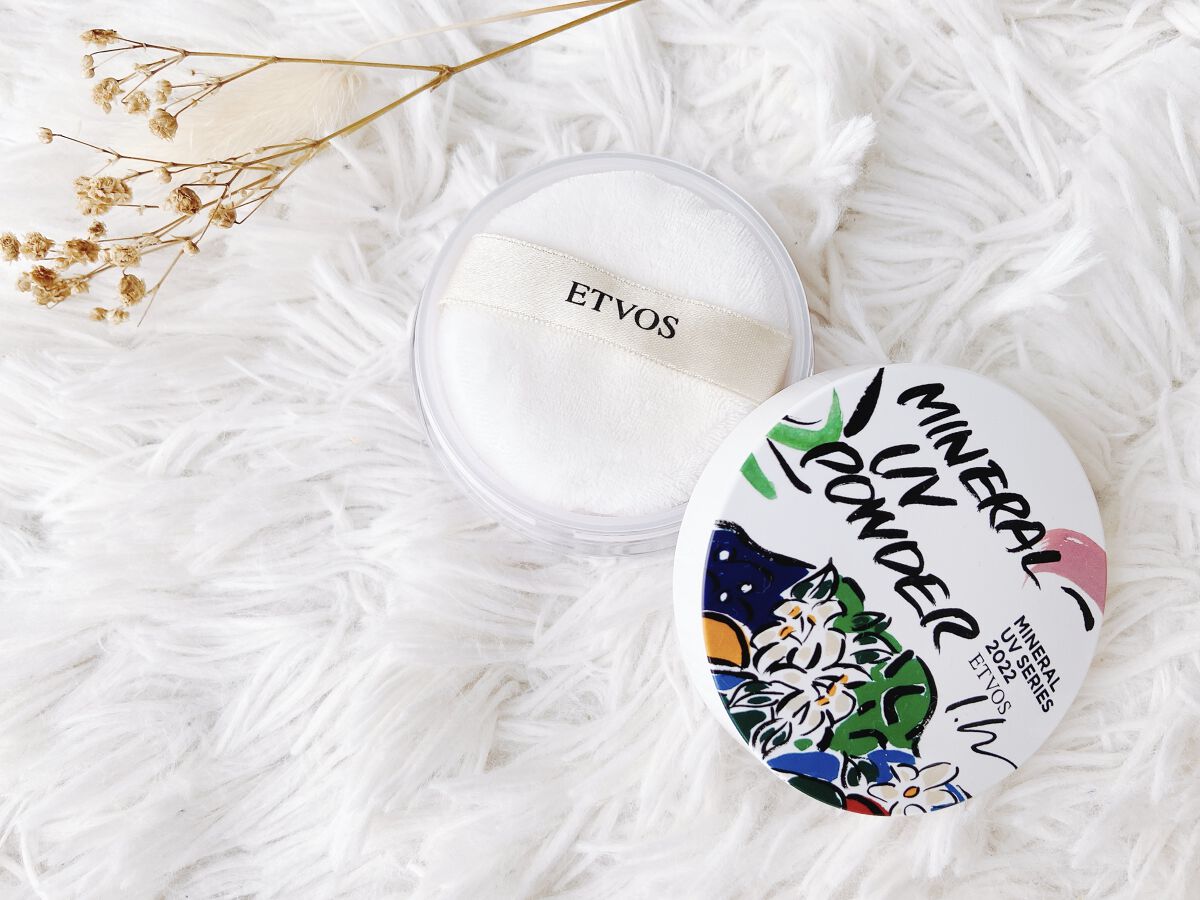ミネラルUVパウダー ペールラベンダー(LEE IZUMIDA限定デザイン)/エトヴォス/ルースパウダーを使ったクチコミ（2枚目）